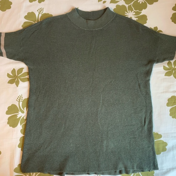 Sweater - Picture 4 of 4